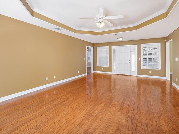 4th image of 124 Baywood Cir