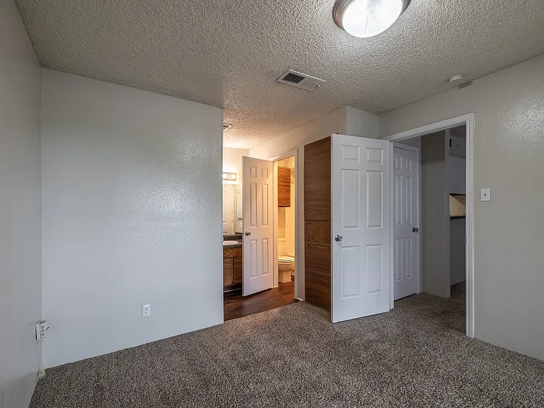 Palisades Park Apartments — Photo 23