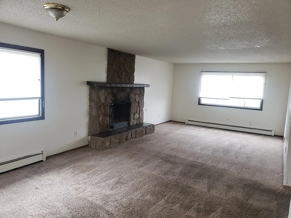 901 E 12th Ave #1