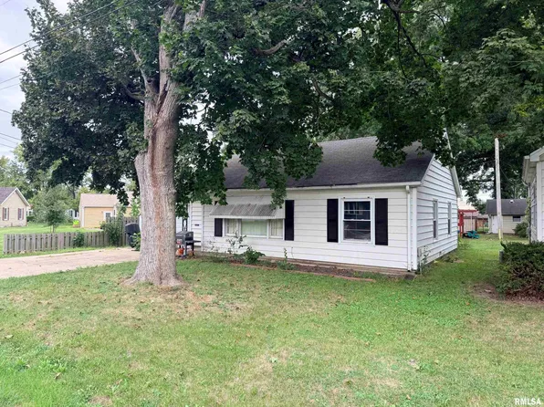 1384 Goltra Ave, Jacksonville, IL 62650