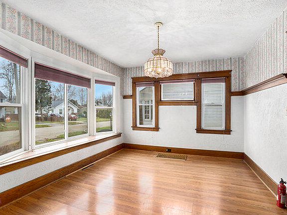 5th image of 142 Greenwood Ave