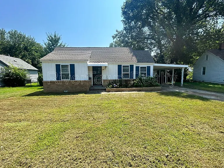 1070 E Walthal Cir — Photo 1