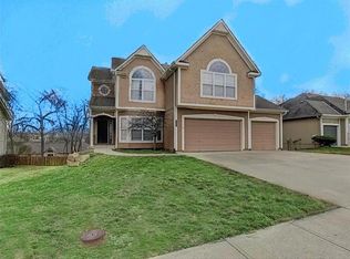 1209 SW Summit Crossing Dr, Lees Summit, MO 64081