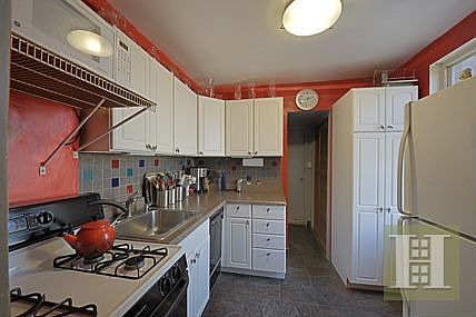 3rd image of 105 W 13th St APT 11A