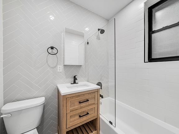 4th image of 312 Manhattan Ave APT 4C