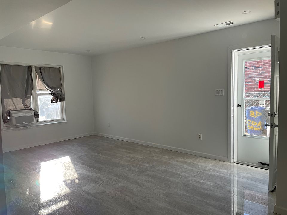 1st image of 37 Comstock Ave Floor 1