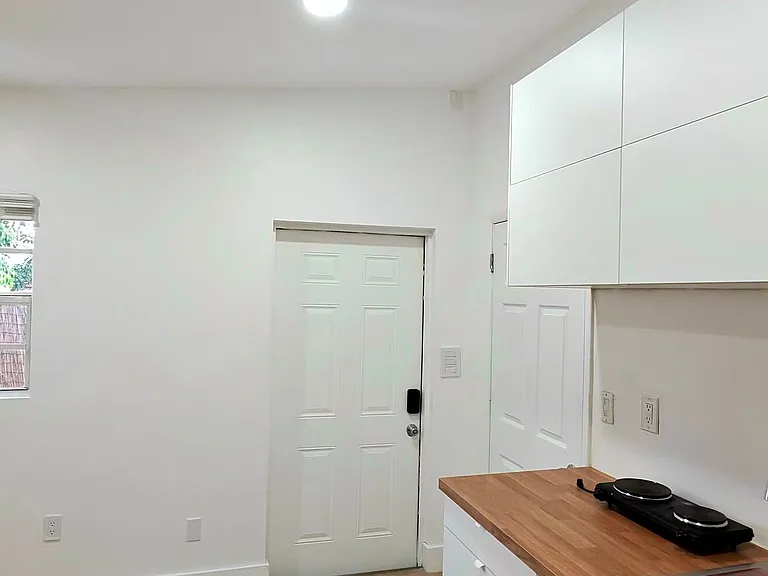 1110 SW 104th Ave — Photo 9