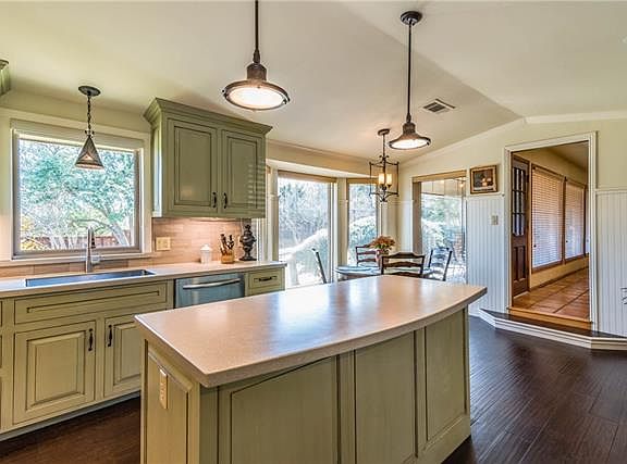 5th image of 1203 Dundale Cir