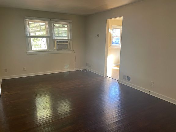 5th image of 101 Woodland Ave