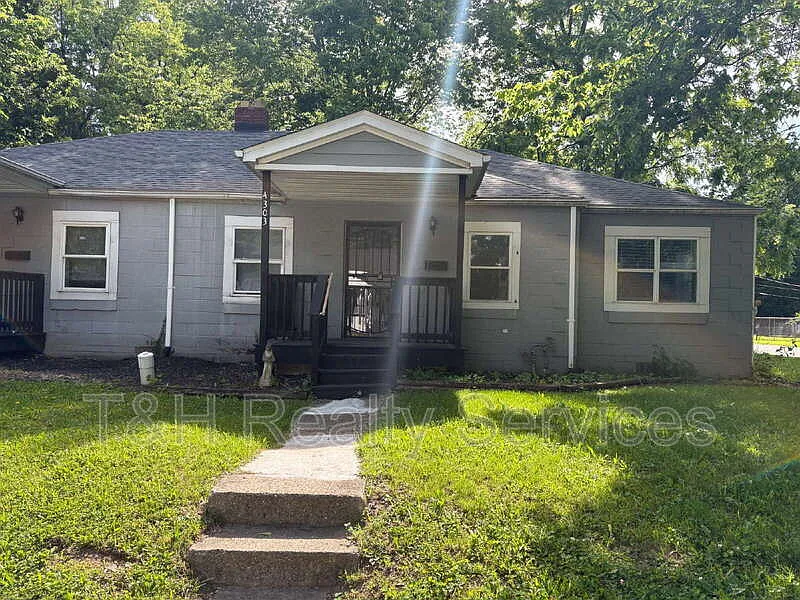 3 bed, 1.0 bath, 1050 sqft, $1,175 — Photo 1