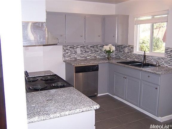 3rd image of 6710 Larchmont Dr