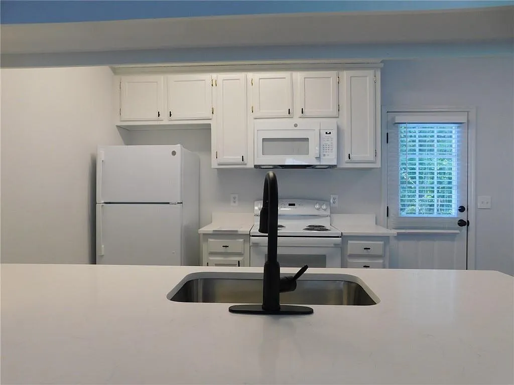 2 bed, 2.0 bath, $1,430 — Photo 4