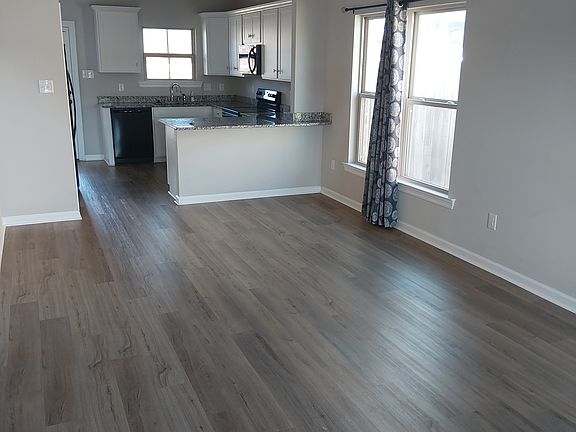 4th image of 305 Mulholland Ln