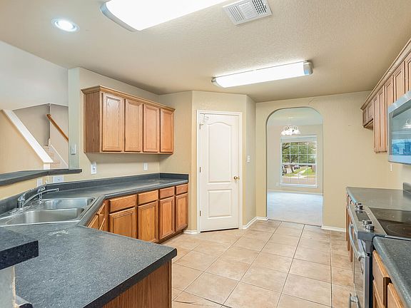 5th image of 208 ROCK SPRINGS DR
