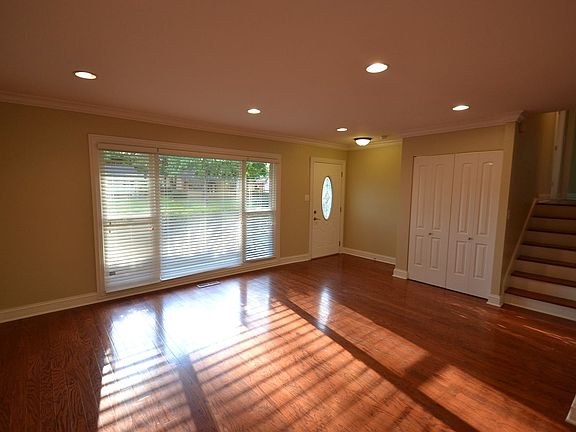 2nd image of 620 Woodlawn St