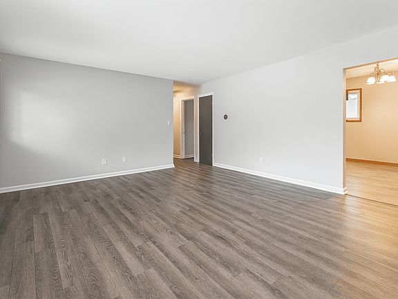 4th image of 407 Sheets St