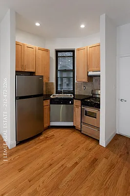 Rented by J. Lemle Real Estate | media 16