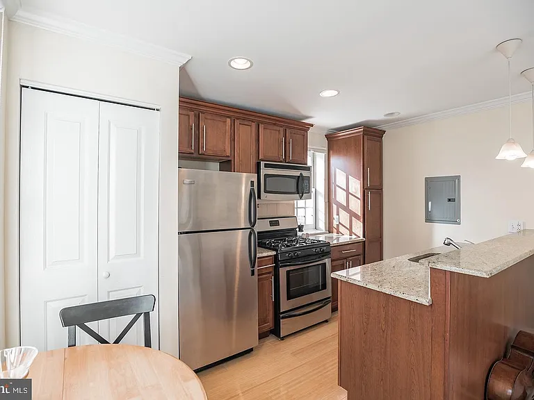 1716 Pine St #5/3R — Photo 10