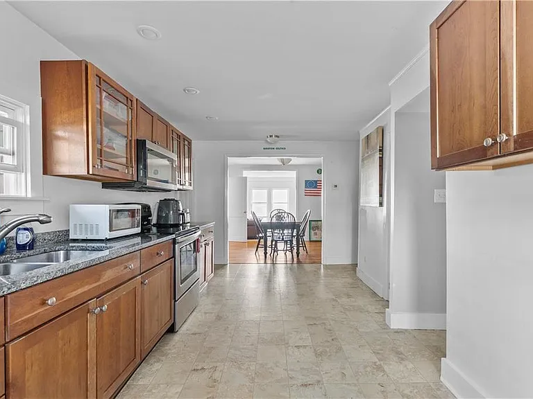 38 Aquidneck Ave #1 — Photo 4