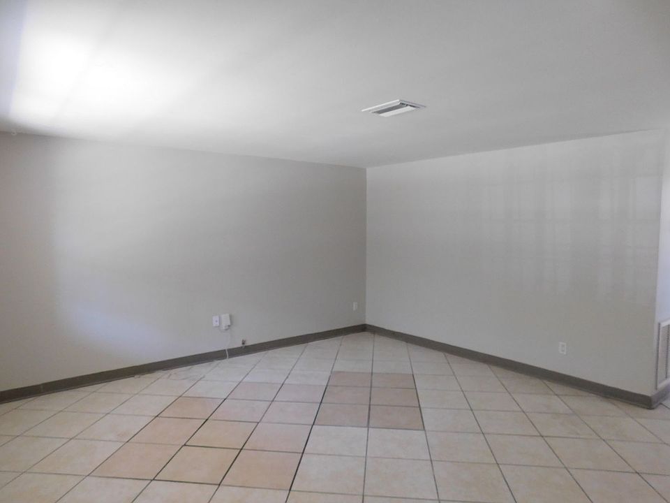 1st image of 936 E Giddens Ave APT 5