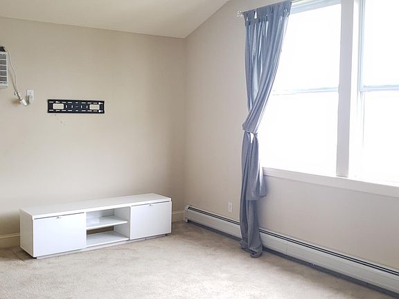 3rd image of 109 Cove Ct #C