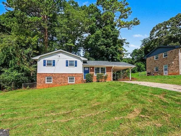 2538 Burton Cir, Morrow, GA 30260