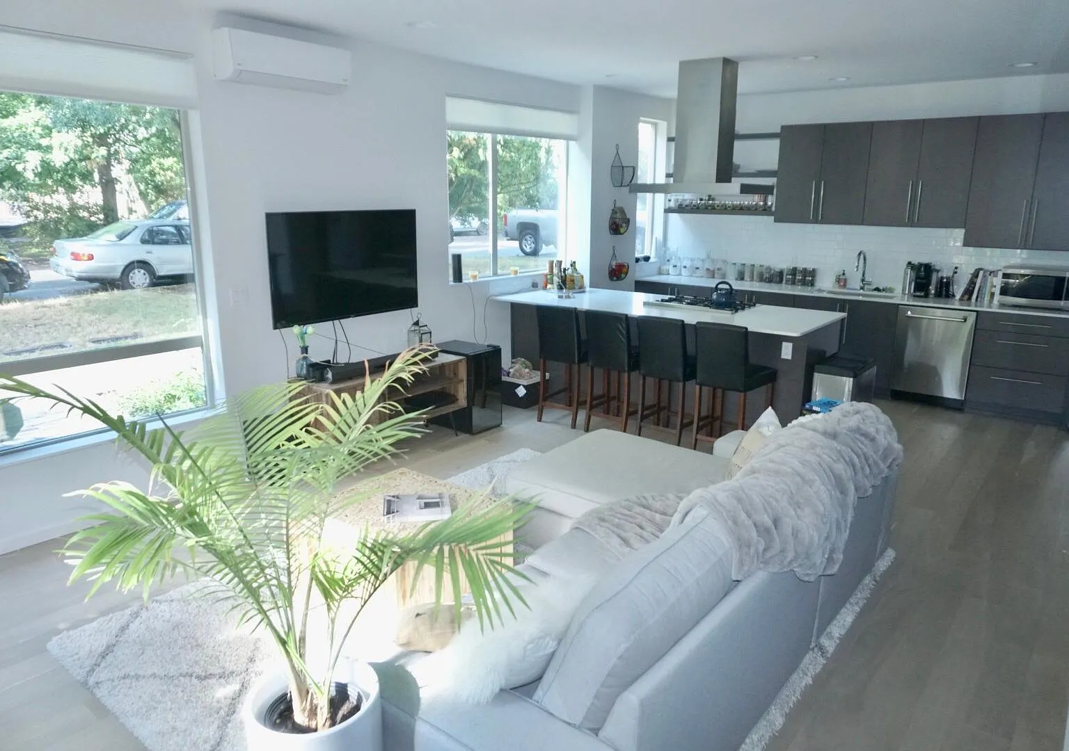 3 bed, 1550 sqft, $3,400 — Photo 2