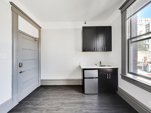 3rd image of 614 Pine St APT 301