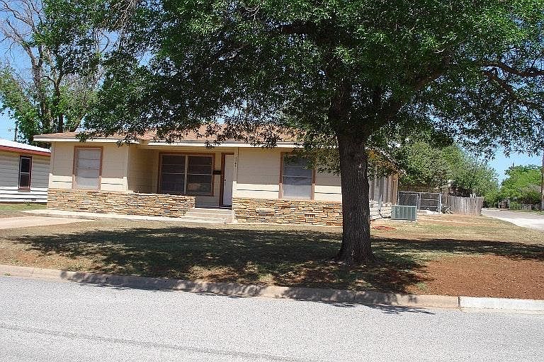 1st image of 1141 S Crockett Dr