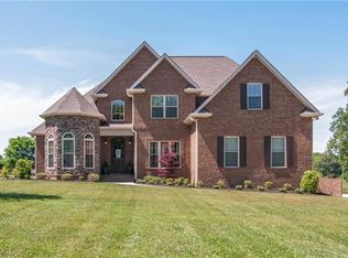 1018 Ridglea Dr, Burns, TN 37029