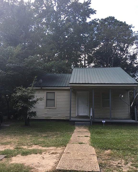 1st image of 104 24th Ave E
