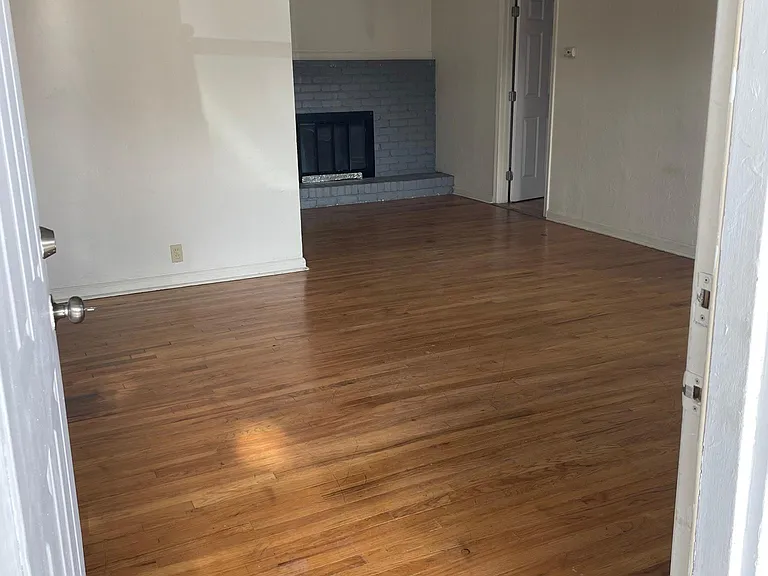 82 Robinson Ave — Photo 10
