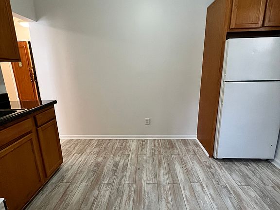 5th image of 214 Rockland Ave APT 1B