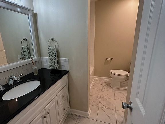 5th image of 914 Emmett Ave #914