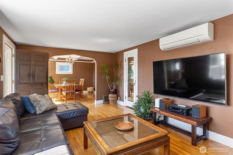 5th image of 712 NW 65th Street