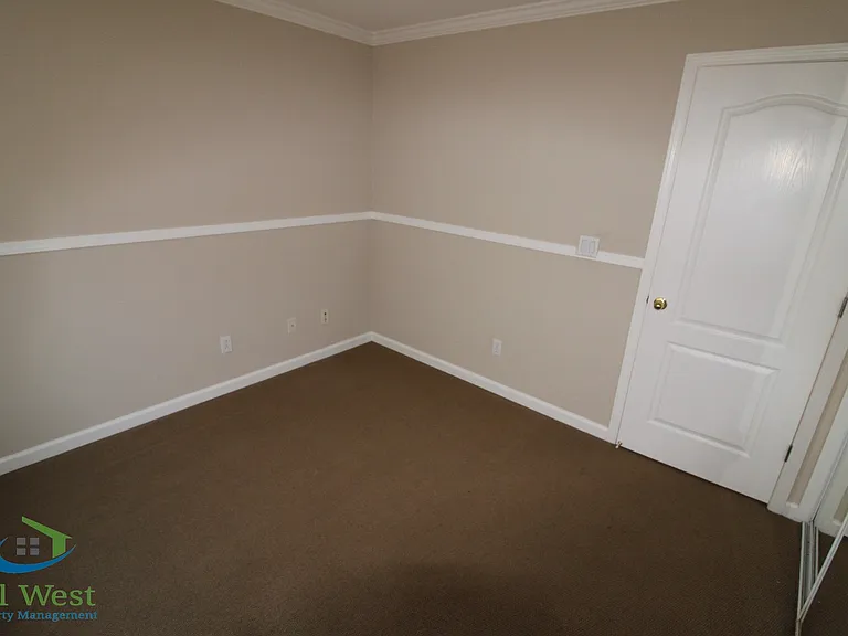 390 Oleander Dr — Photo 10
