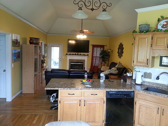 3rd image of 1284 Ascot Ln