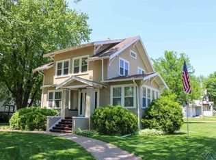 520 E 3rd St, Canton, SD 57013