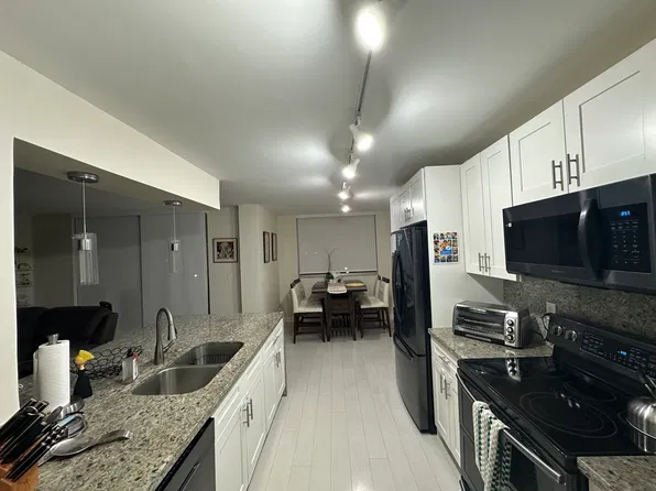 3113 S Ocean Dr APT 210, Hallandale, FL 33009