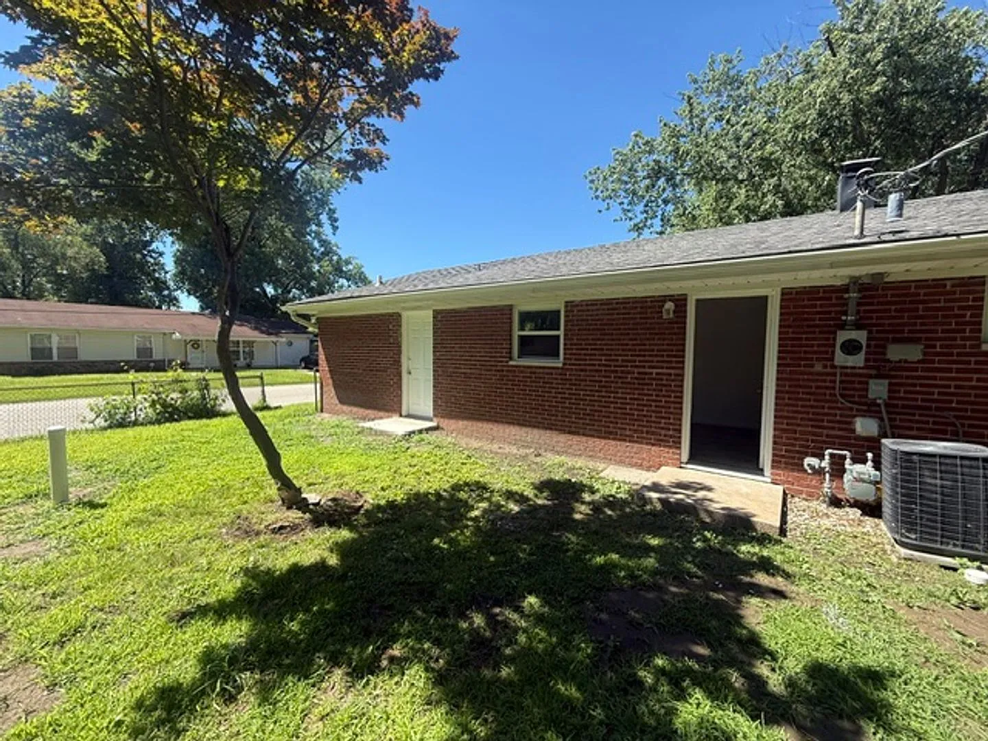 For Rent Four Bedroom and One and a half Bath — Photo 3