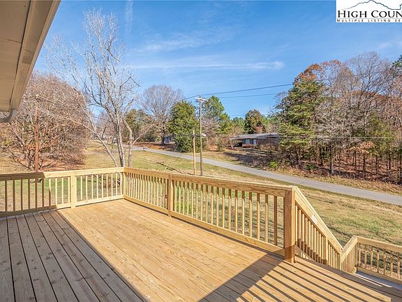 2nd image of 5595 Rockford Drive