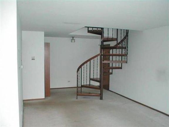 5th image of 813 Oakton St APT 104