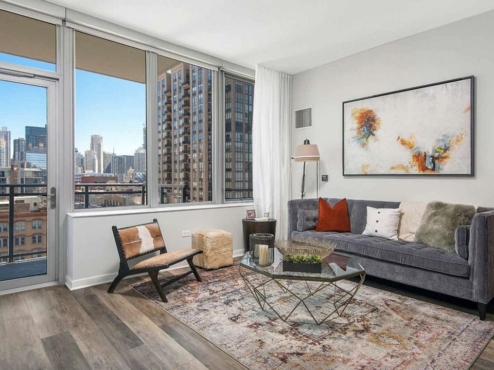 1st image of 464 W Huron St #812