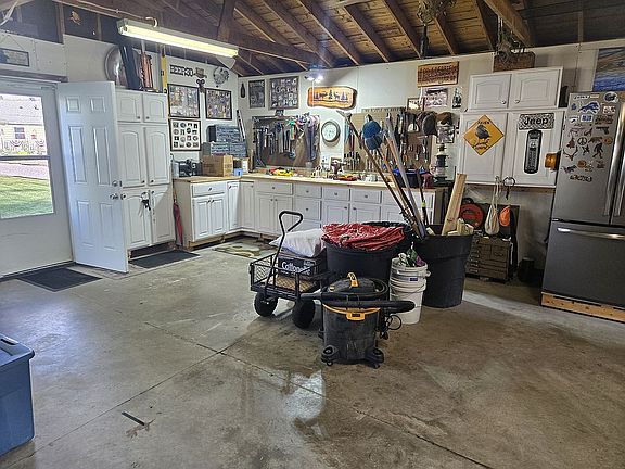 3rd image of 5367 Pointe Dr