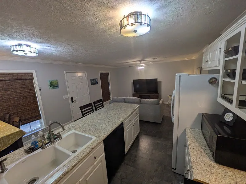 1 bed, 748 sqft, $1,600 — Photo 3