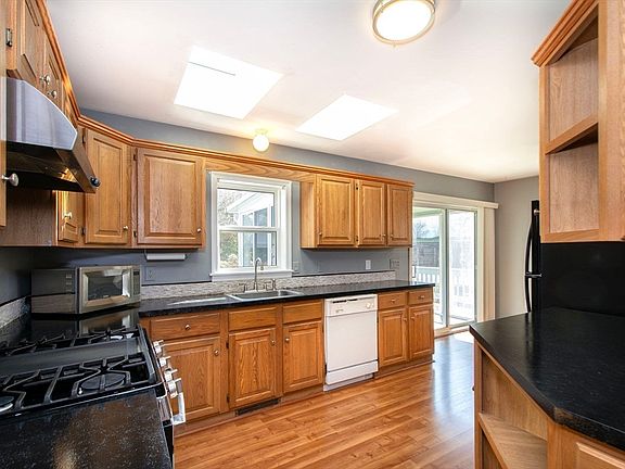 4th image of 9 Headlands Dr