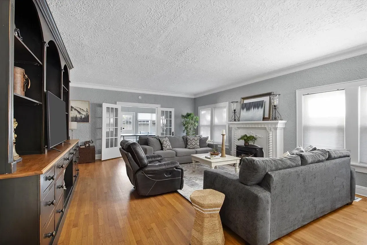 5 bed, 2984 sqft, $7,200 — Photo 1
