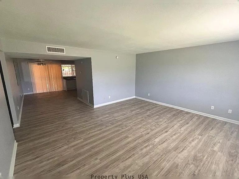 4701 N 26th Ln — Photo 5
