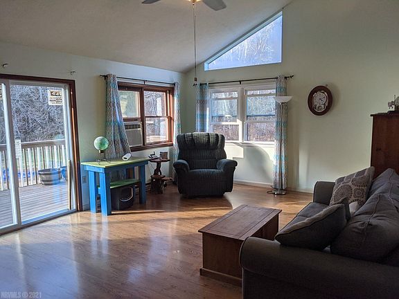 4th image of 1905 Strawberry Cir