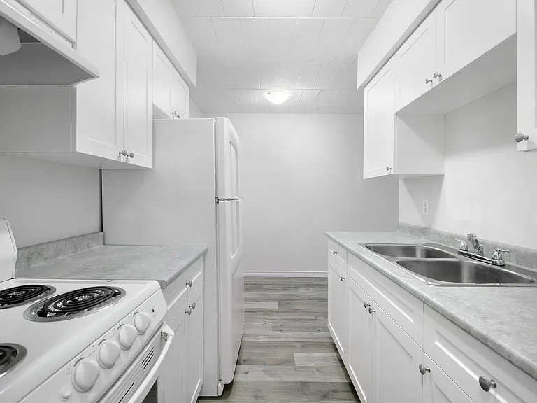 591 Wellington Ave #302 — Photo 1